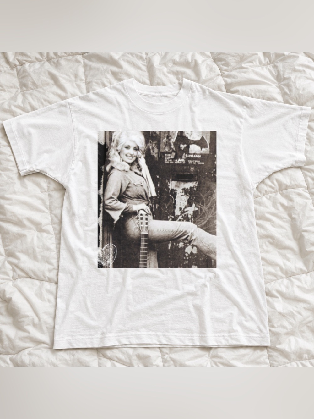 Classic White Dolly Parton Graphic Crewneck Tee - Vintage Retro Gift For Fan